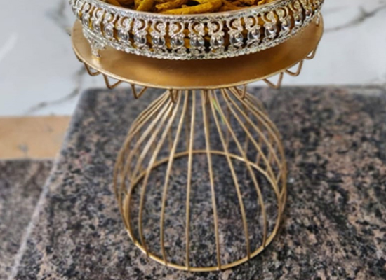 Seervarisai Plate Stands Available for Rent